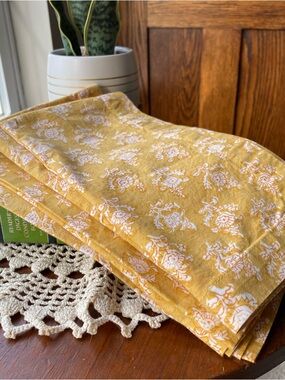 Pottery Barn 4 Yellow Floral Cotton Table Linens Cloth Napkins EUC